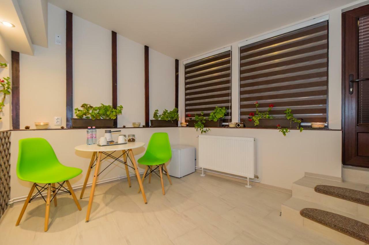 Geppetto’s Studio Braşov Esterno foto