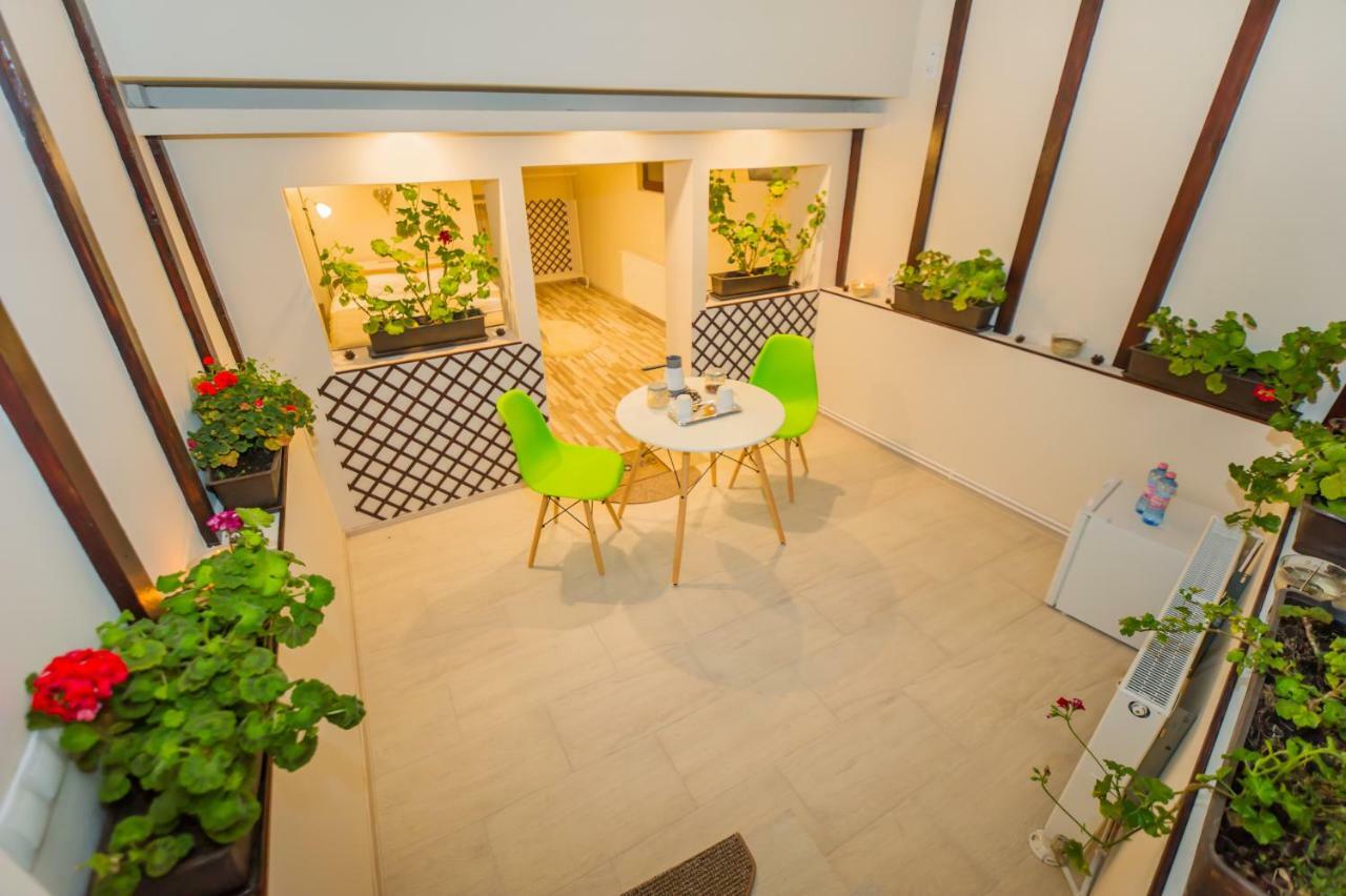 Geppetto’s Studio Braşov Esterno foto